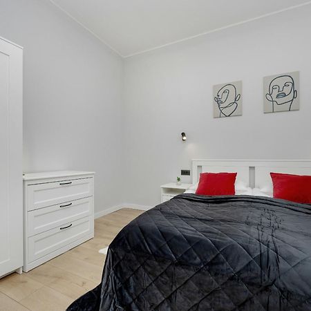 Exclusive Grey And Red Apartment In Warsaw Center By Noclegi Renters Esterno foto