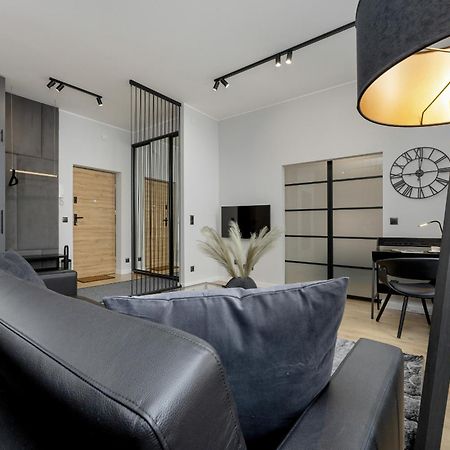 Exclusive Grey And Red Apartment In Warsaw Center By Noclegi Renters Esterno foto