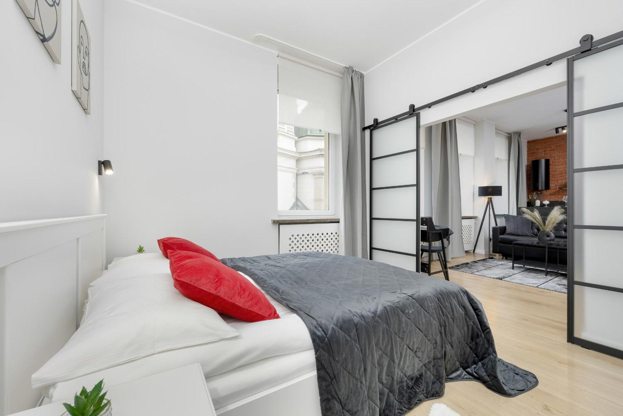 Exclusive Grey And Red Apartment In Warsaw Center By Noclegi Renters Esterno foto
