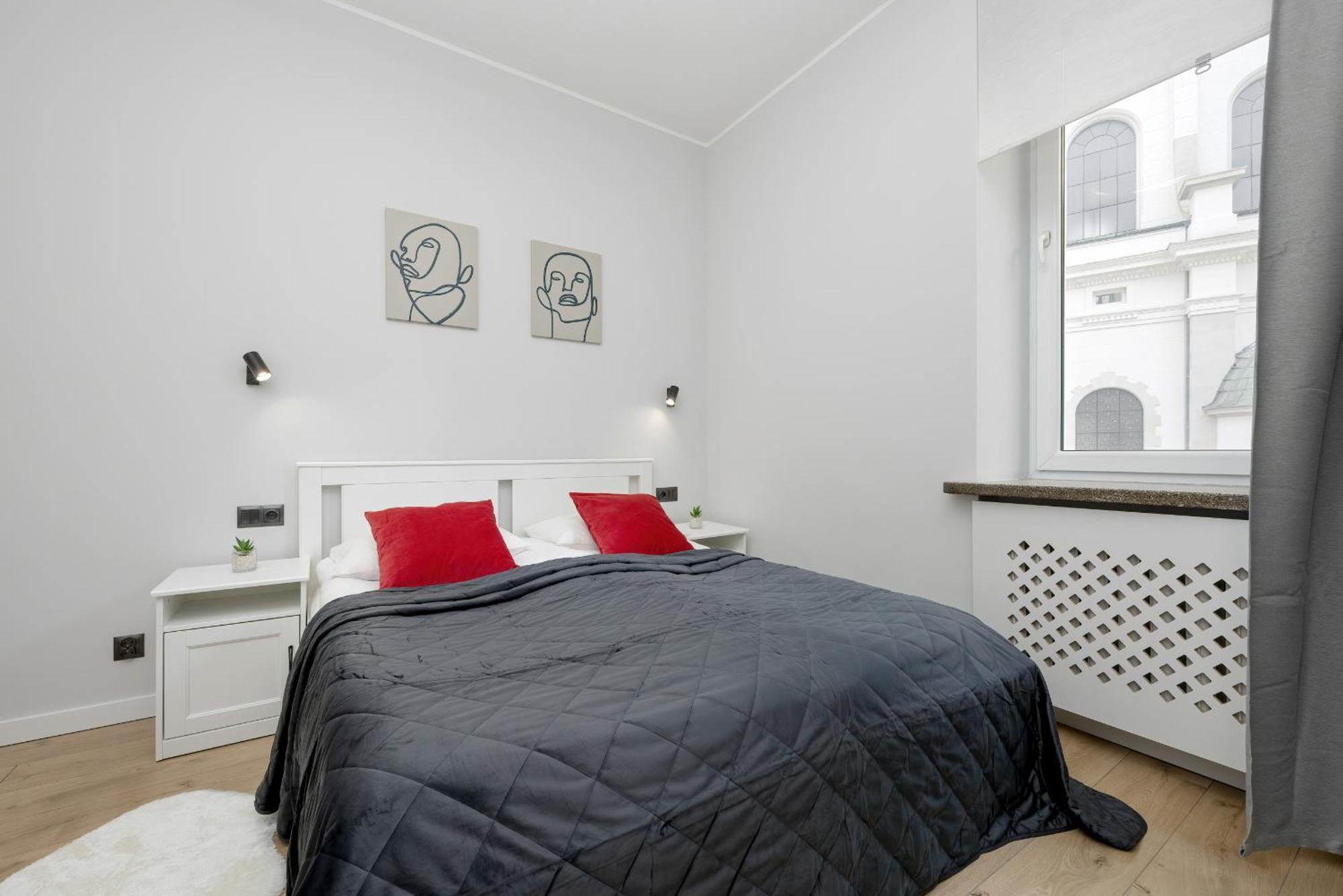 Exclusive Grey And Red Apartment In Warsaw Center By Noclegi Renters Esterno foto